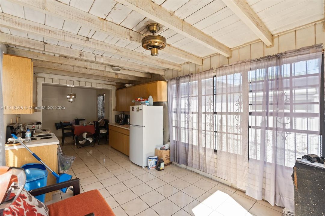 待售: $340,000 (2 贝兹, 2 浴室, 1000 平方英尺)