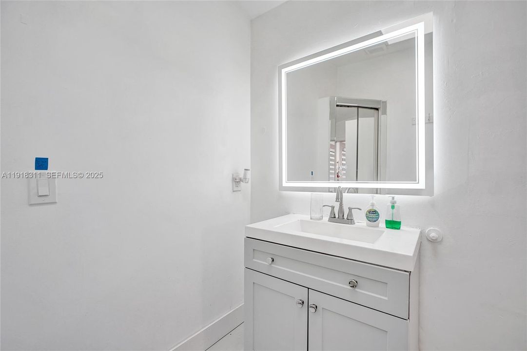 For Sale: $925,000 (3 beds, 3 baths, 1836 Square Feet)