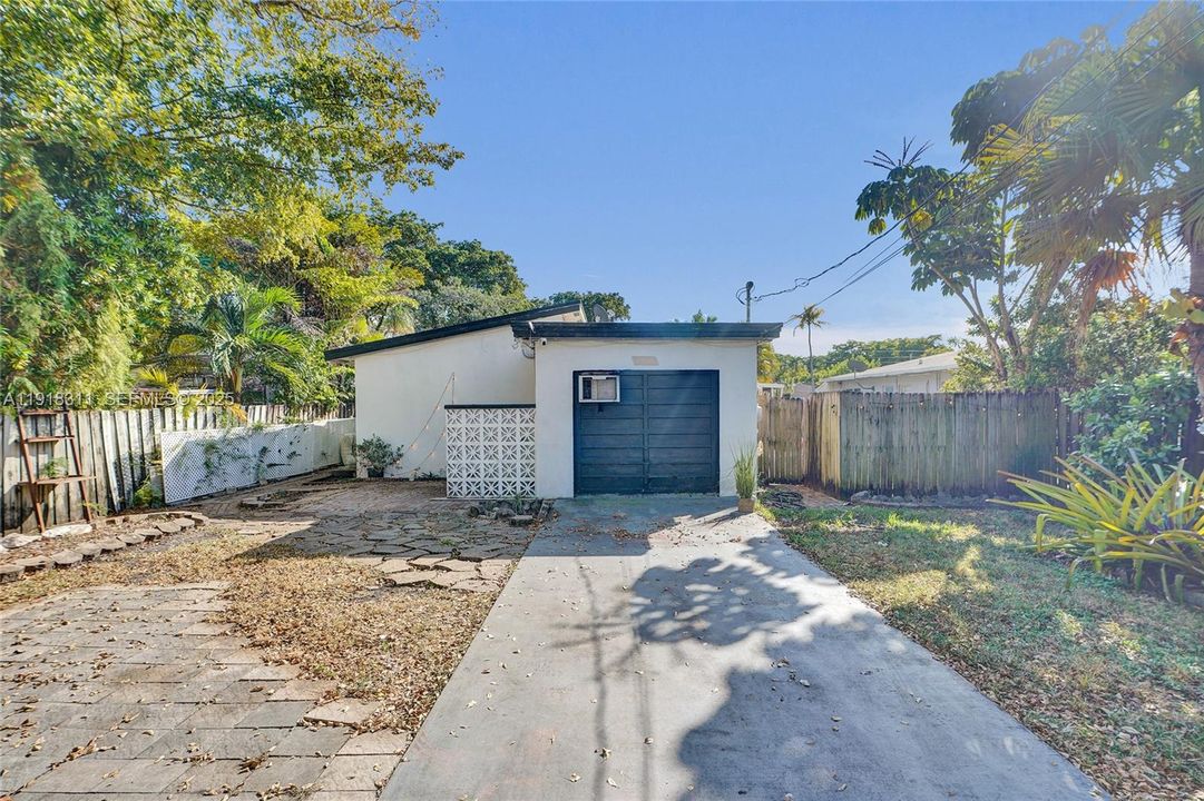 For Sale: $925,000 (3 beds, 3 baths, 1836 Square Feet)