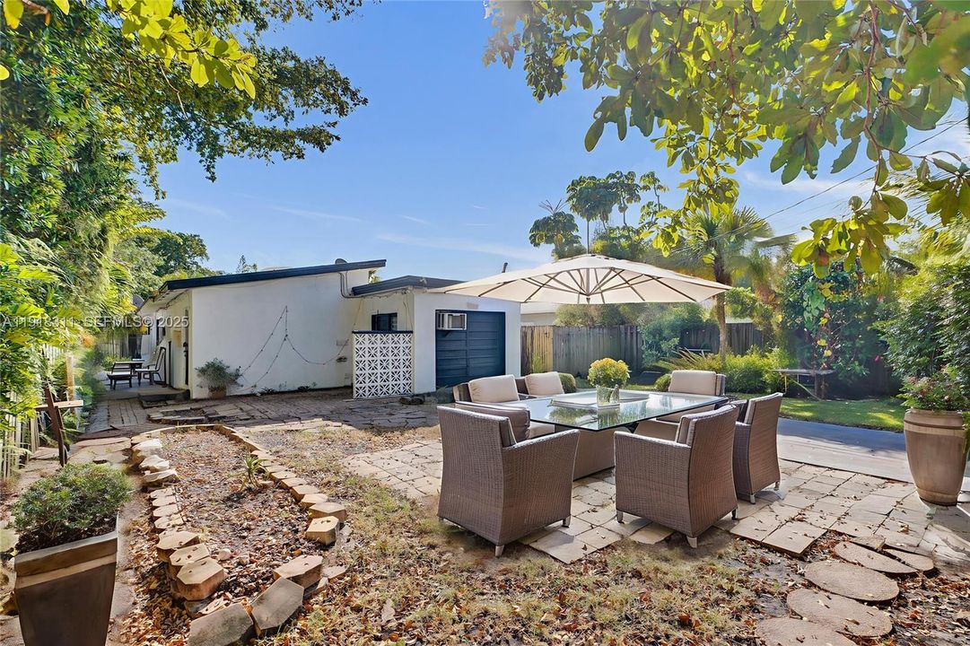 For Sale: $925,000 (3 beds, 3 baths, 1836 Square Feet)