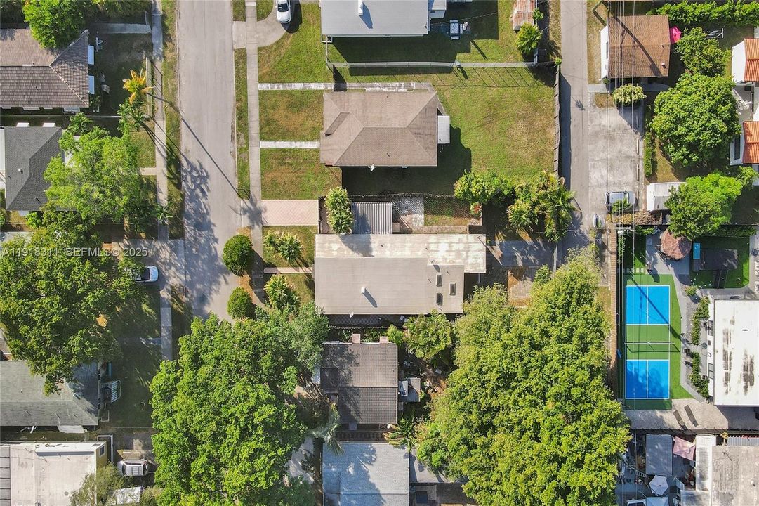 For Sale: $925,000 (3 beds, 3 baths, 1836 Square Feet)