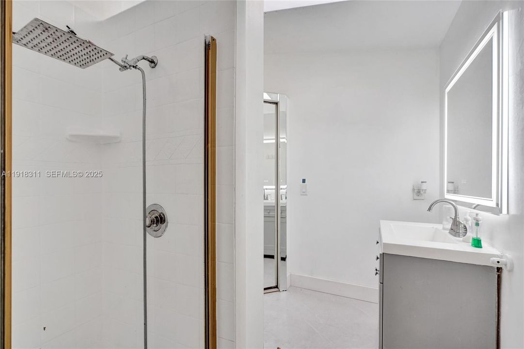 For Sale: $925,000 (3 beds, 3 baths, 1836 Square Feet)