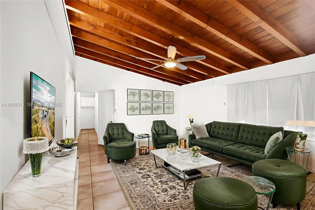 For Sale: $925,000 (3 beds, 3 baths, 1836 Square Feet)