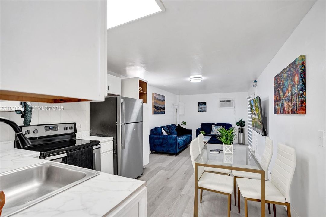 For Sale: $925,000 (3 beds, 3 baths, 1836 Square Feet)