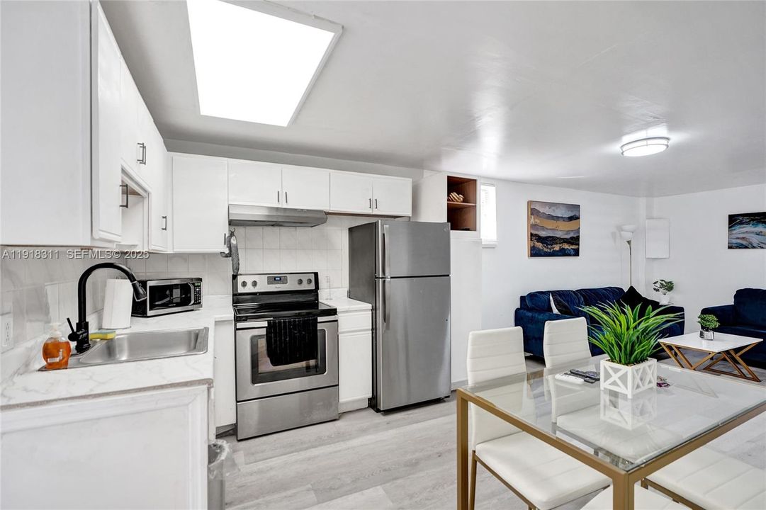 For Sale: $925,000 (3 beds, 3 baths, 1836 Square Feet)