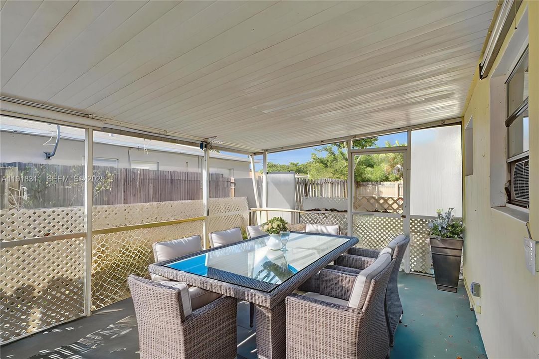 For Sale: $925,000 (3 beds, 3 baths, 1836 Square Feet)