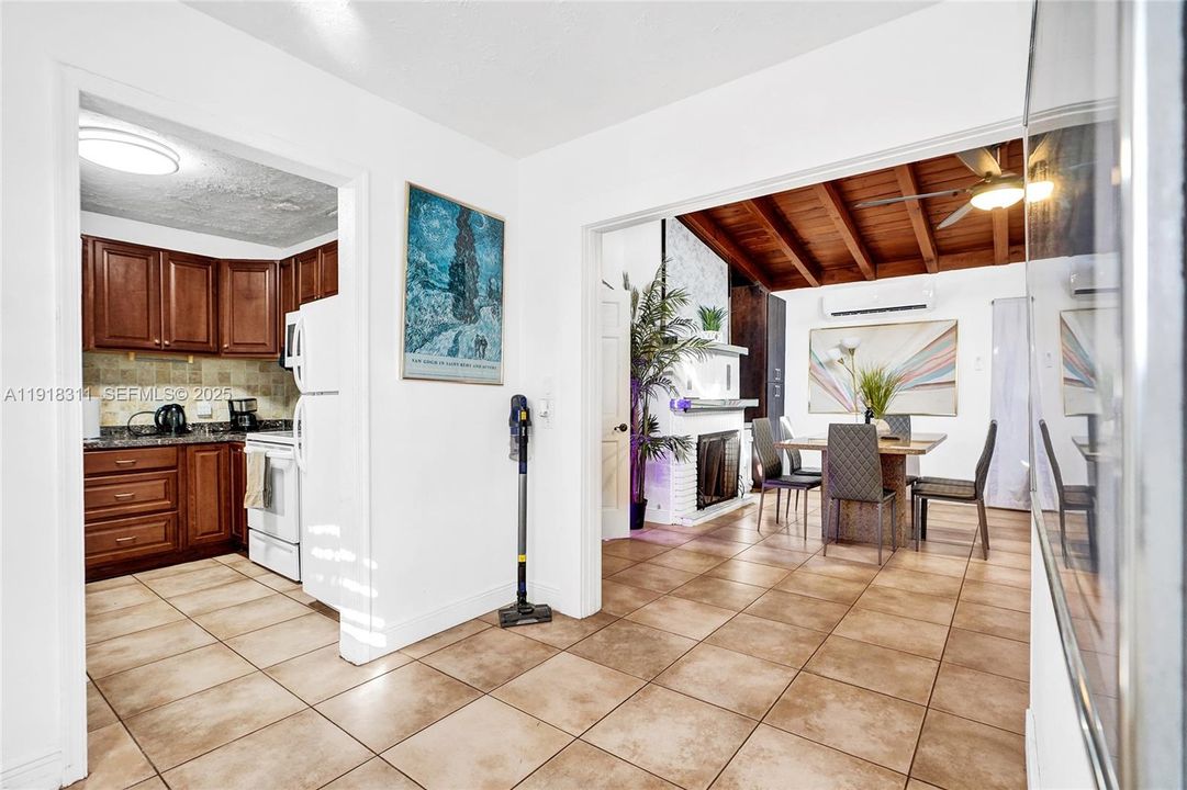 For Sale: $925,000 (3 beds, 3 baths, 1836 Square Feet)