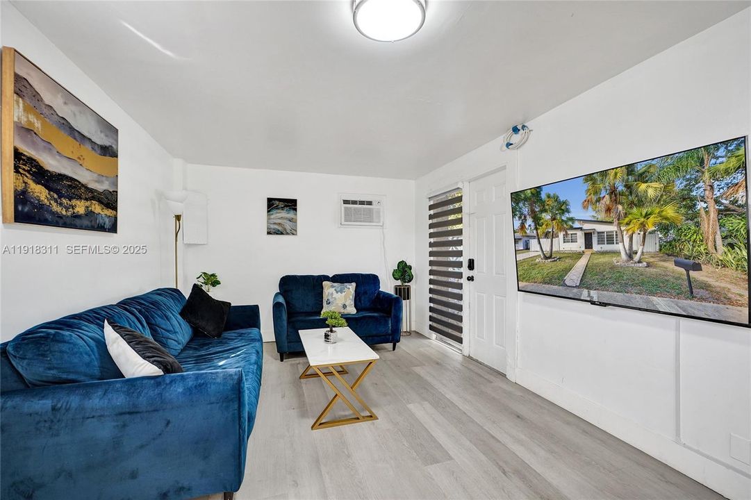 For Sale: $925,000 (3 beds, 3 baths, 1836 Square Feet)