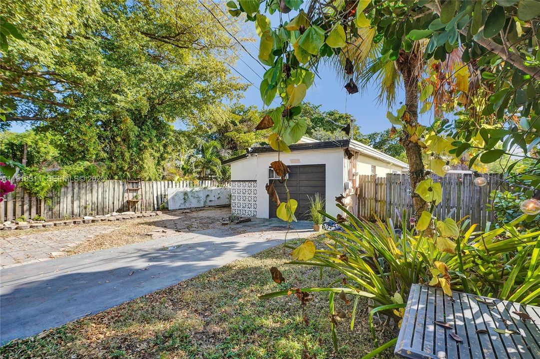 For Sale: $925,000 (3 beds, 3 baths, 1836 Square Feet)