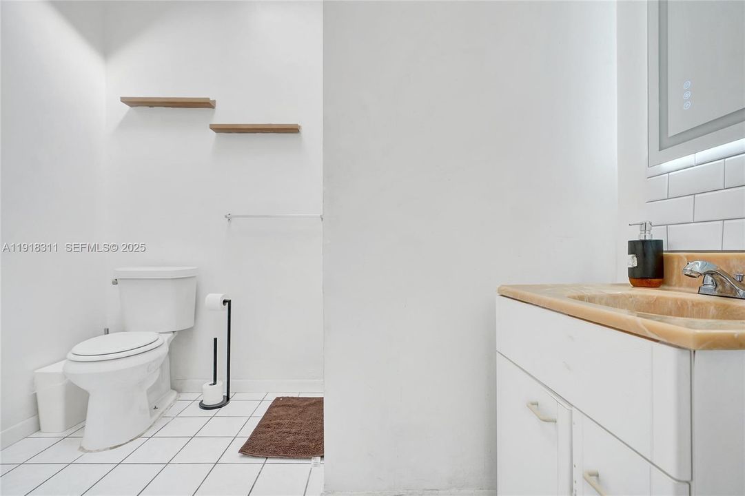 For Sale: $925,000 (3 beds, 3 baths, 1836 Square Feet)