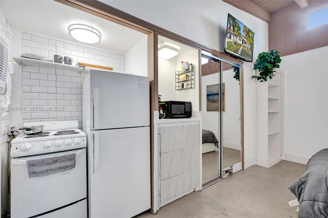 For Sale: $925,000 (3 beds, 3 baths, 1836 Square Feet)