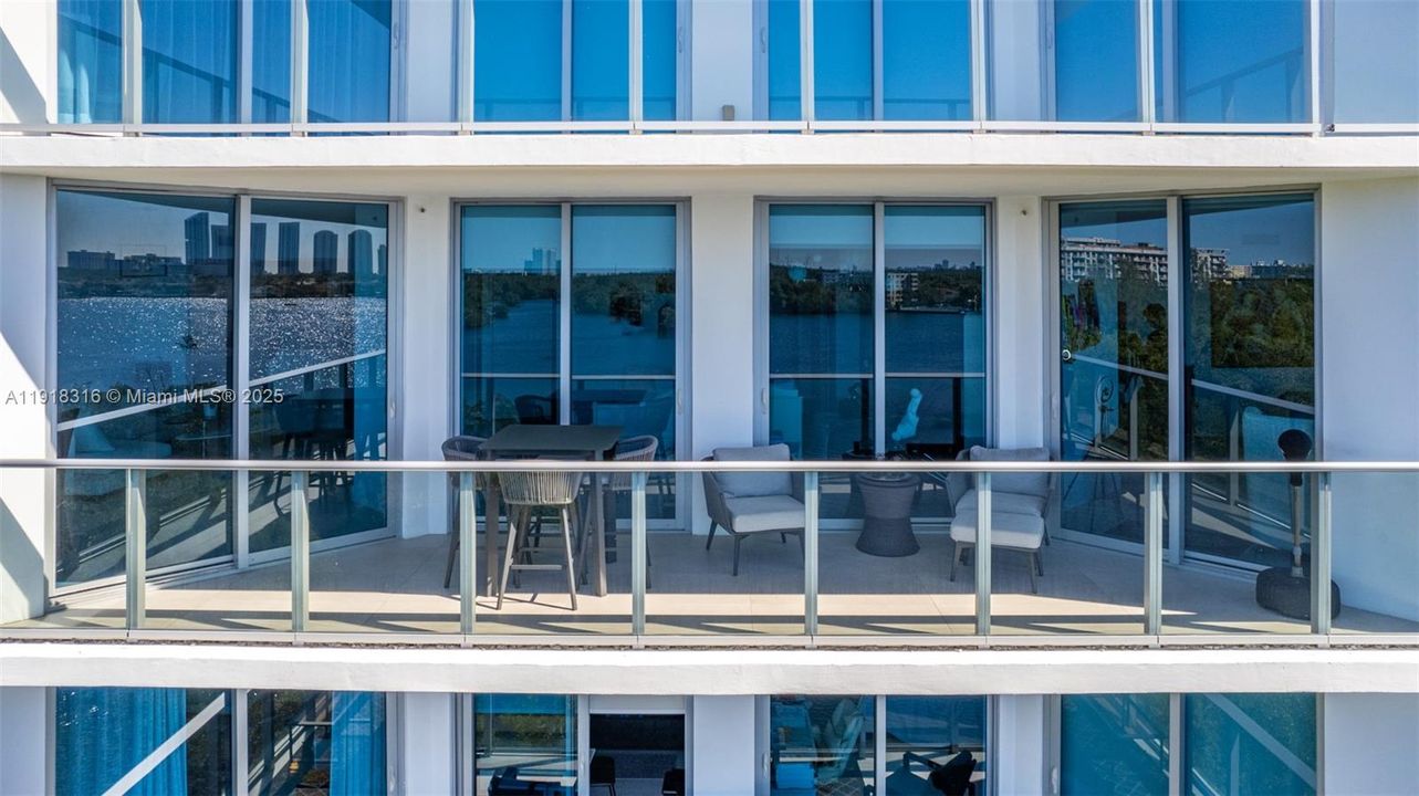 For Sale: $1,650,000 (3 beds, 3 baths, 2152 Square Feet)