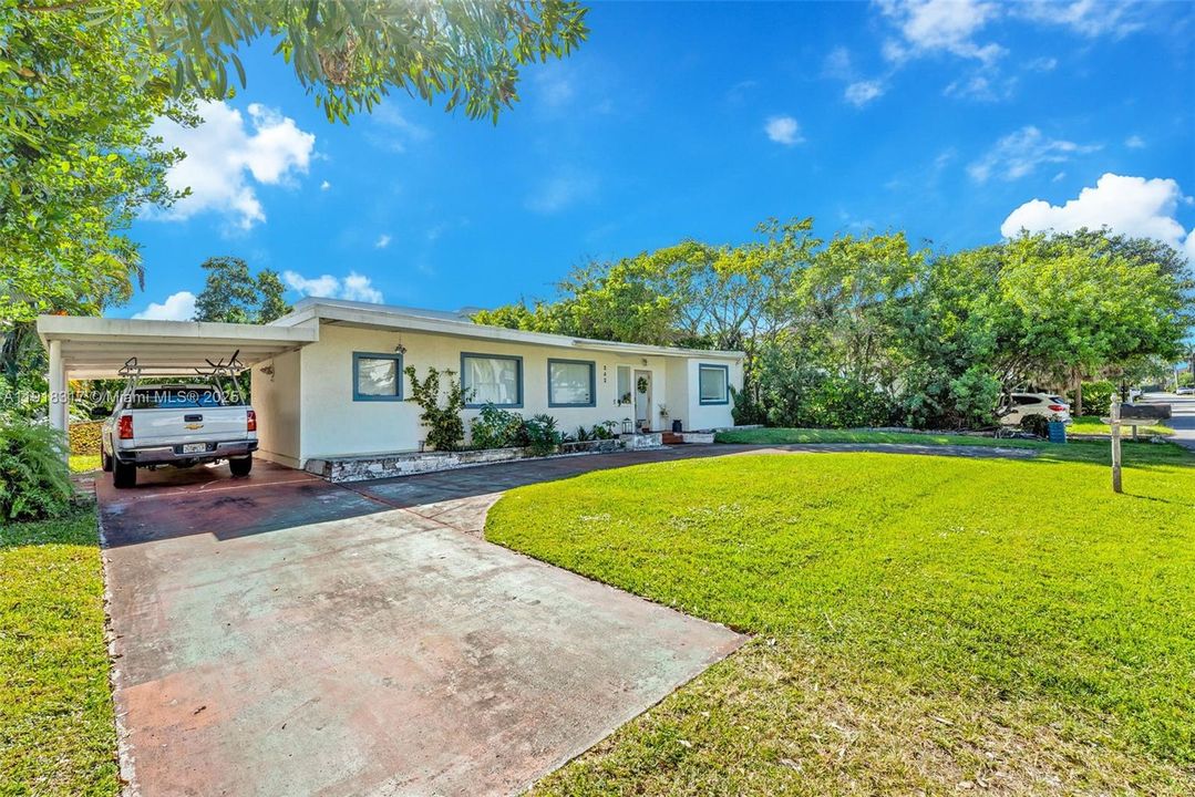For Sale: $1,795,000 (2 beds, 2 baths, 1400 Square Feet)
