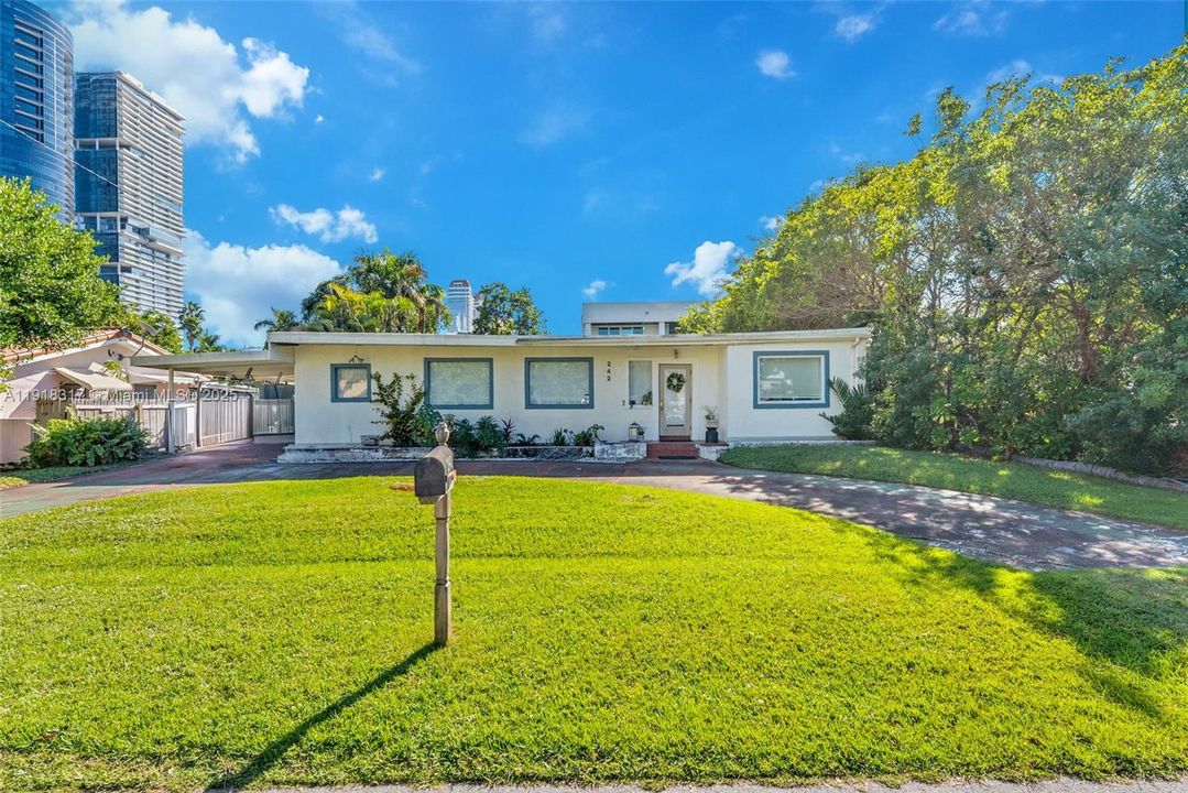For Sale: $1,795,000 (2 beds, 2 baths, 1400 Square Feet)