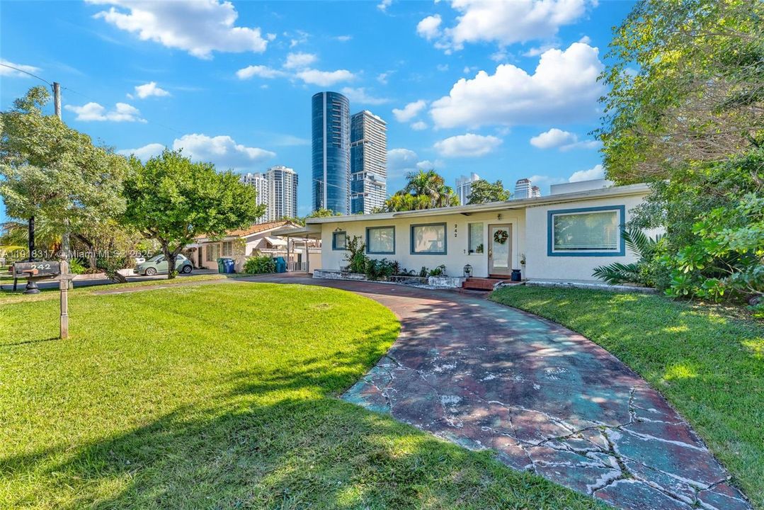 For Sale: $1,795,000 (2 beds, 2 baths, 1400 Square Feet)