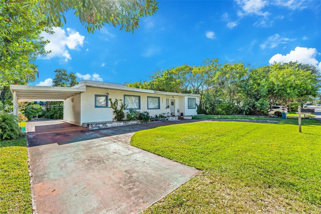 For Sale: $1,795,000 (2 beds, 2 baths, 1400 Square Feet)