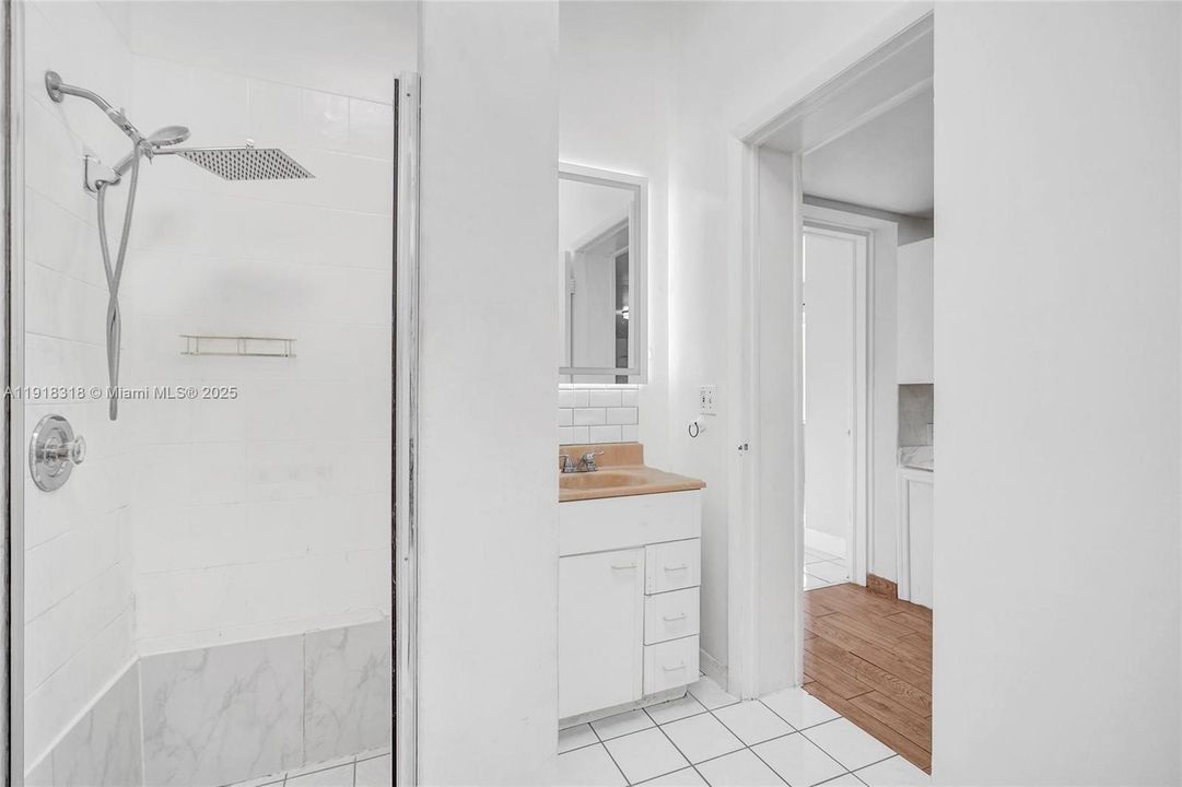 待售: $925,000 (0 贝兹, 0 浴室, 1836 平方英尺)