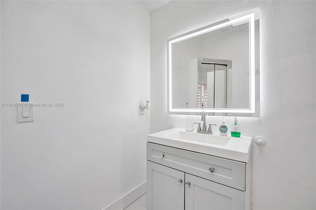 待售: $925,000 (0 贝兹, 0 浴室, 1836 平方英尺)