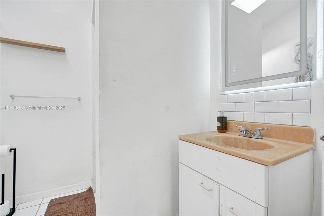 待售: $925,000 (0 贝兹, 0 浴室, 1836 平方英尺)