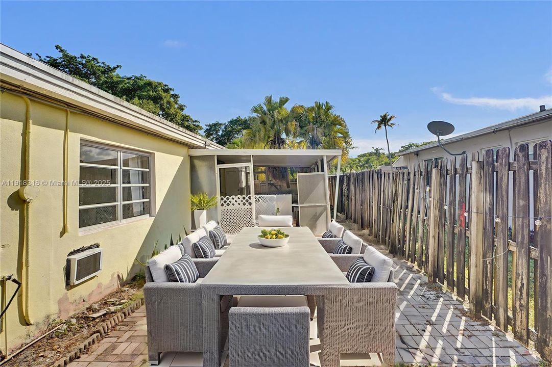 待售: $925,000 (0 贝兹, 0 浴室, 1836 平方英尺)