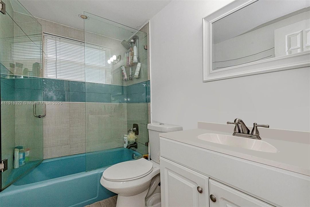 Recently Rented: $1,700 (0 beds, 1 baths, 417 Square Feet)