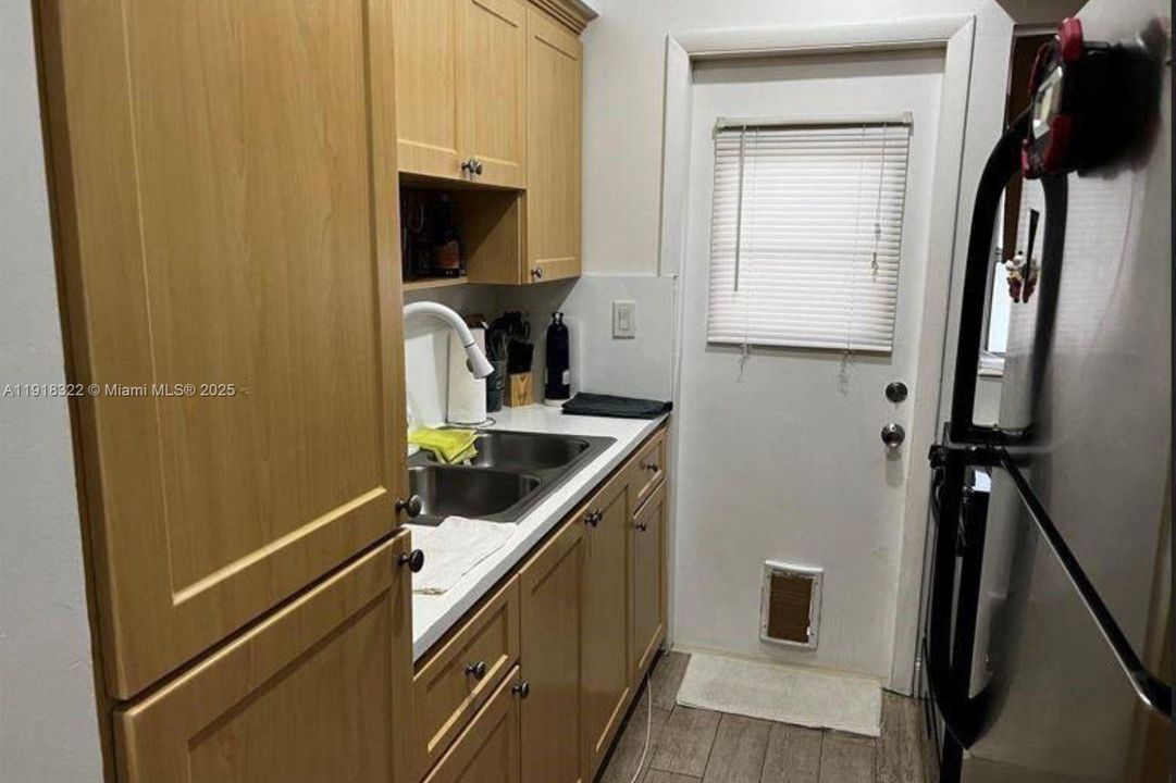 Recently Rented: $1,700 (0 beds, 1 baths, 417 Square Feet)
