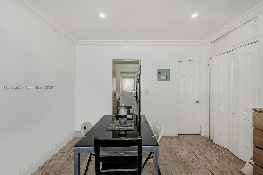 Recently Rented: $1,700 (0 beds, 1 baths, 417 Square Feet)