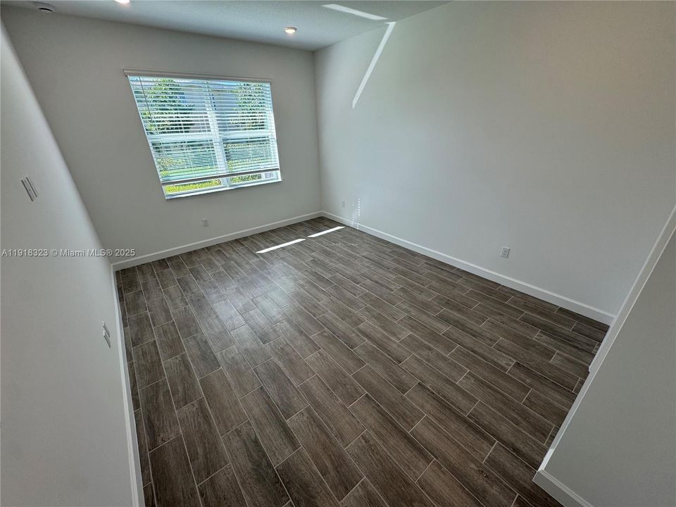 出租: $3,300 (3 贝兹, 3 浴室, 1308 平方英尺)