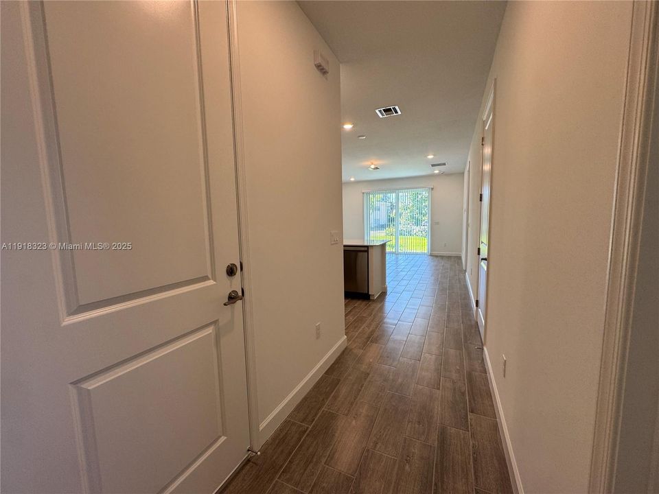 出租: $3,300 (3 贝兹, 3 浴室, 1308 平方英尺)