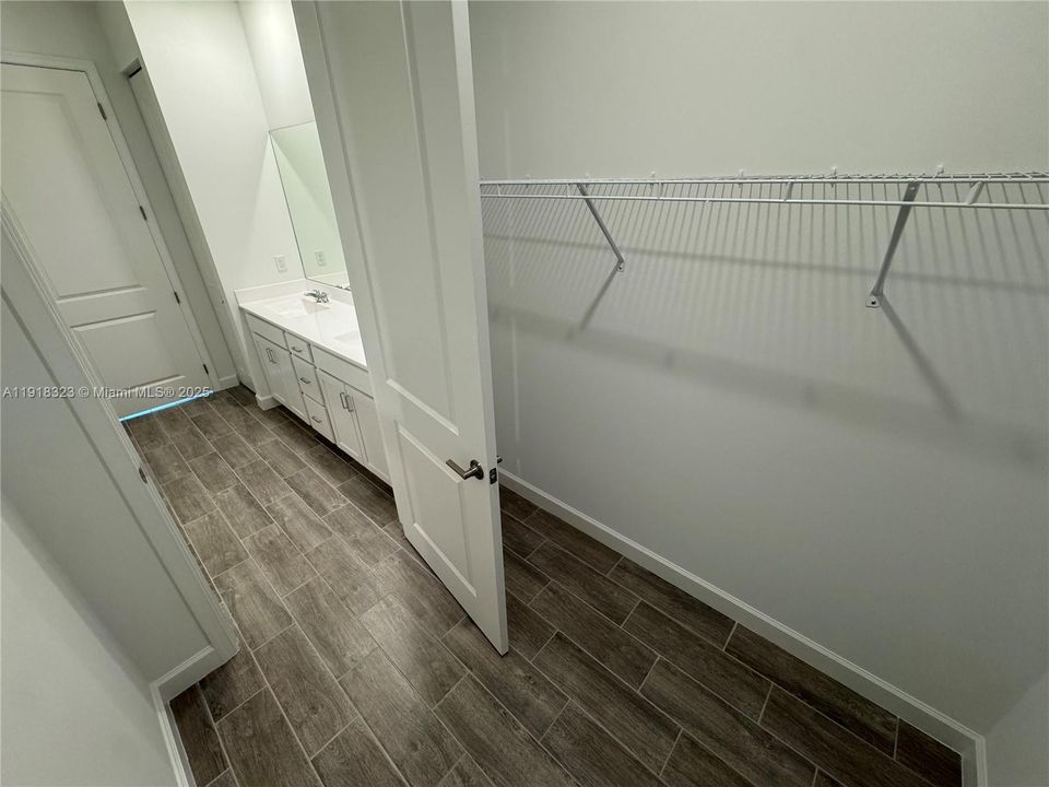 出租: $3,300 (3 贝兹, 3 浴室, 1308 平方英尺)