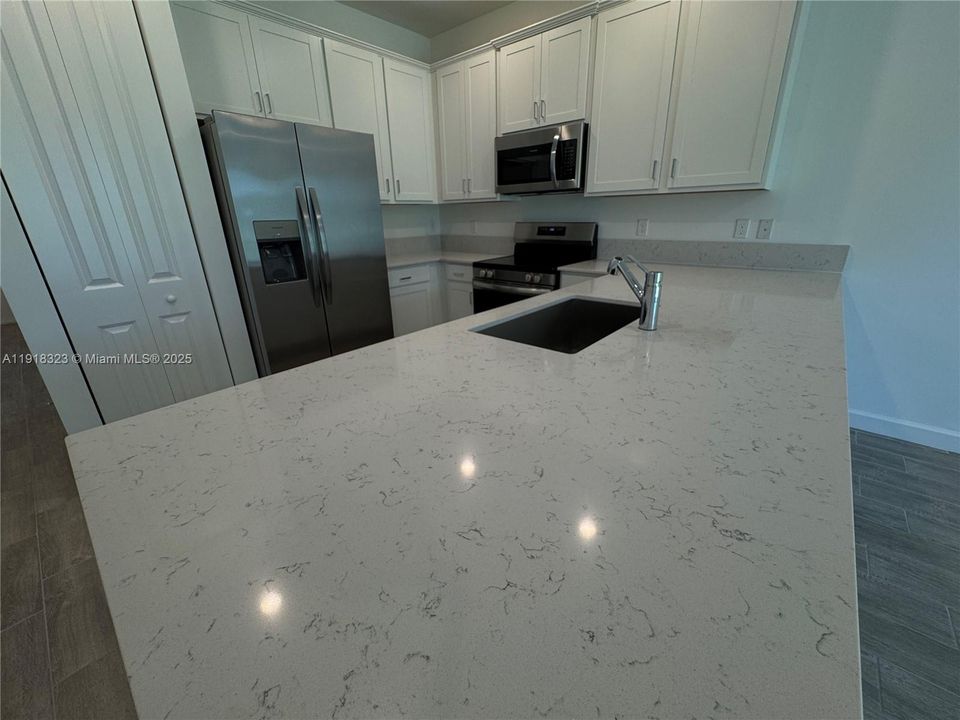 出租: $3,300 (3 贝兹, 3 浴室, 1308 平方英尺)