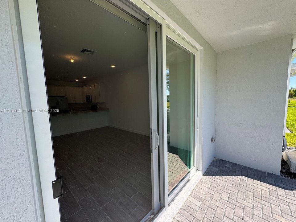 出租: $3,300 (3 贝兹, 3 浴室, 1308 平方英尺)