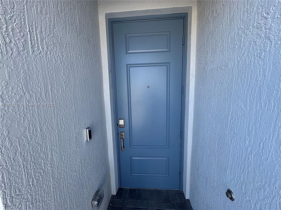 出租: $3,300 (3 贝兹, 3 浴室, 1308 平方英尺)