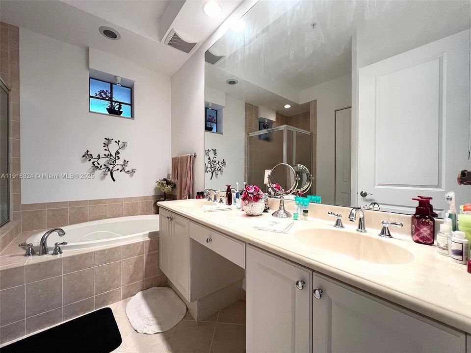 待售: $385,000 (2 贝兹, 2 浴室, 1309 平方英尺)