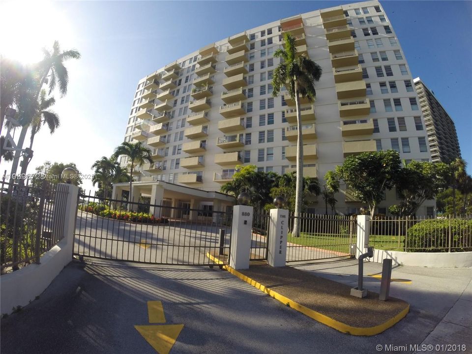 Под контрактом: $1,800 (0 спален, 1 ванн, 580 Квадратных фут)