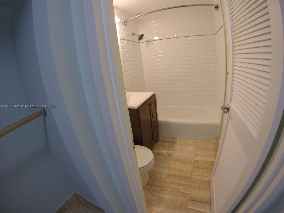 Под контрактом: $1,800 (0 спален, 1 ванн, 580 Квадратных фут)