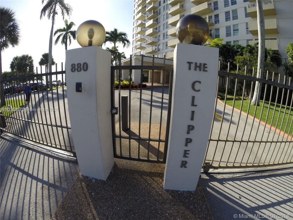 Под контрактом: $1,800 (0 спален, 1 ванн, 580 Квадратных фут)