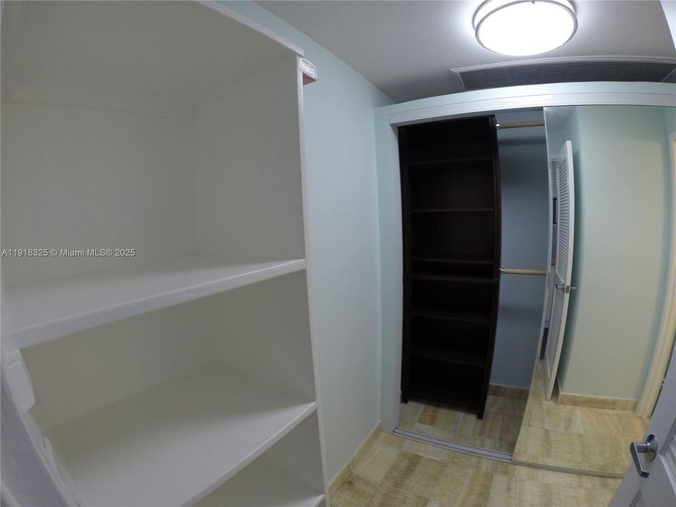 Под контрактом: $1,800 (0 спален, 1 ванн, 580 Квадратных фут)