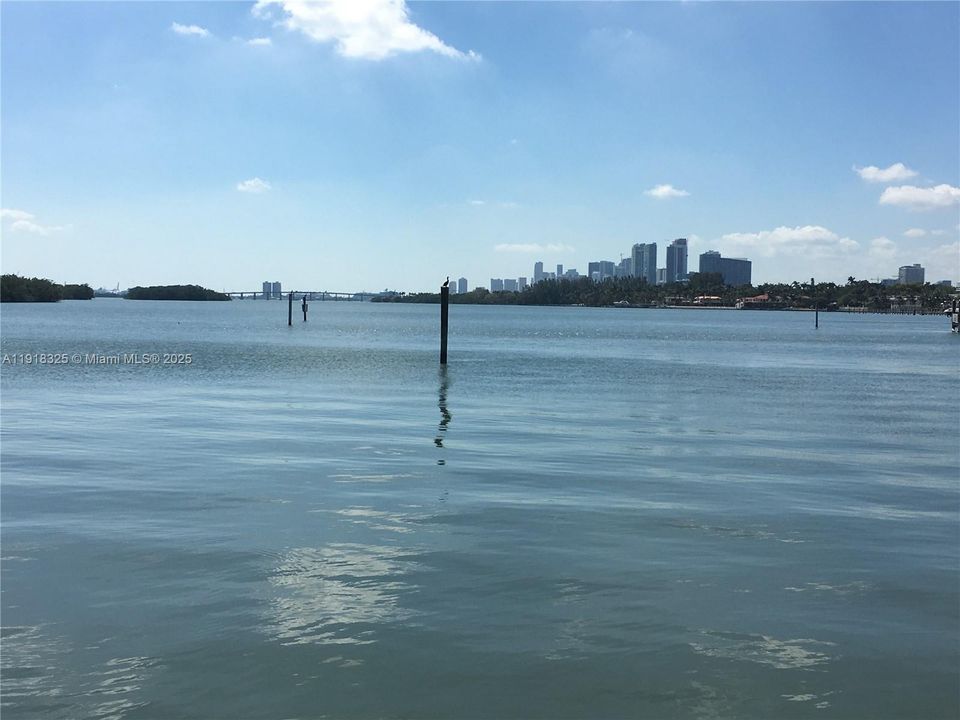 Под контрактом: $1,800 (0 спален, 1 ванн, 580 Квадратных фут)