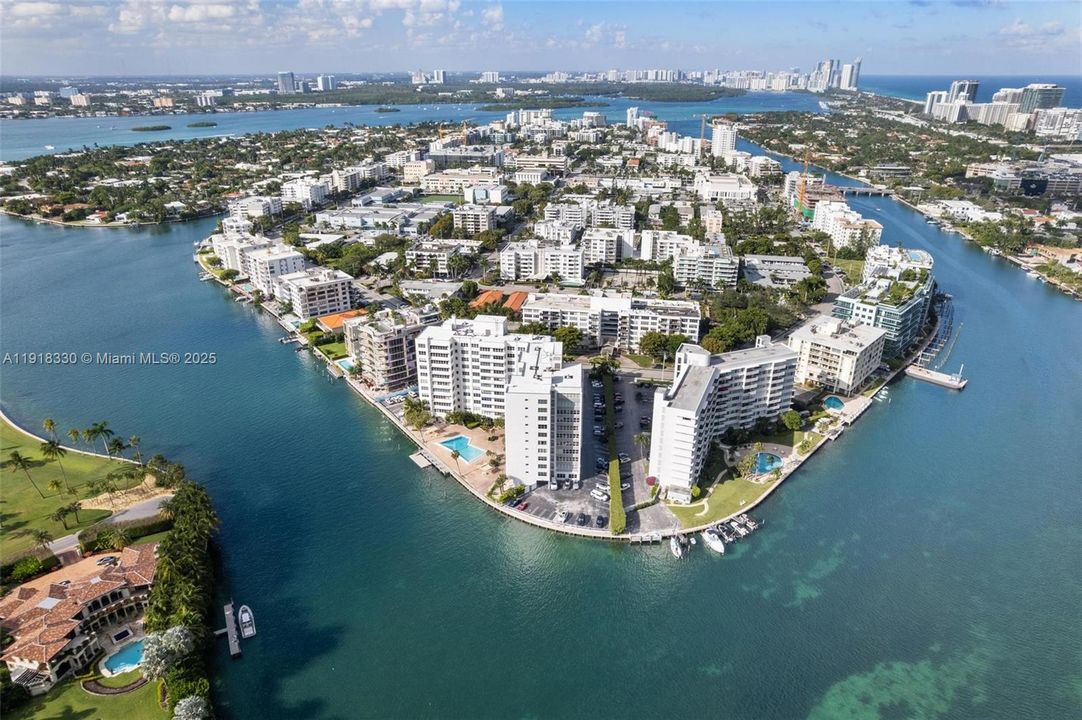 На продажу: $857,000 (2 спален, 2 ванн, 1820 Квадратных фут)