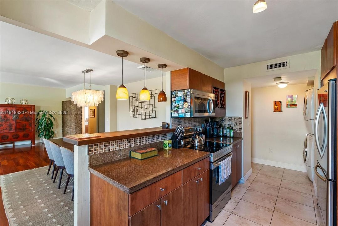 На продажу: $857,000 (2 спален, 2 ванн, 1820 Квадратных фут)