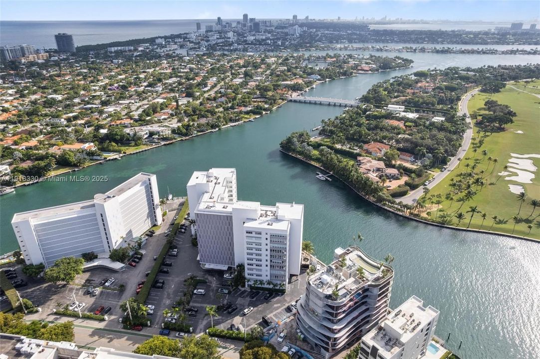 На продажу: $857,000 (2 спален, 2 ванн, 1820 Квадратных фут)