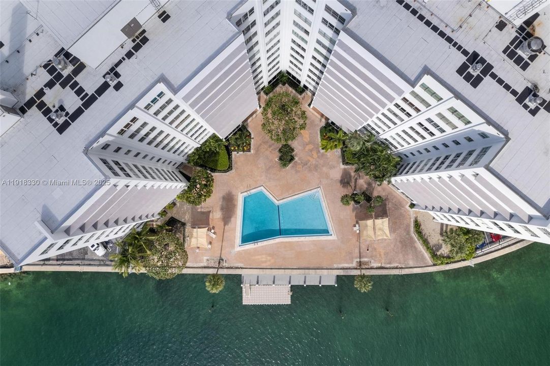 На продажу: $857,000 (2 спален, 2 ванн, 1820 Квадратных фут)