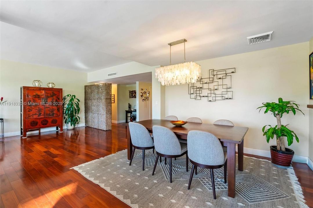 На продажу: $857,000 (2 спален, 2 ванн, 1820 Квадратных фут)