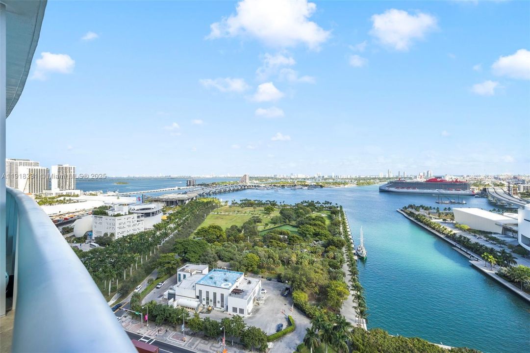 For Sale: $1,299,000 (3 beds, 4 baths, 1694 Square Feet)