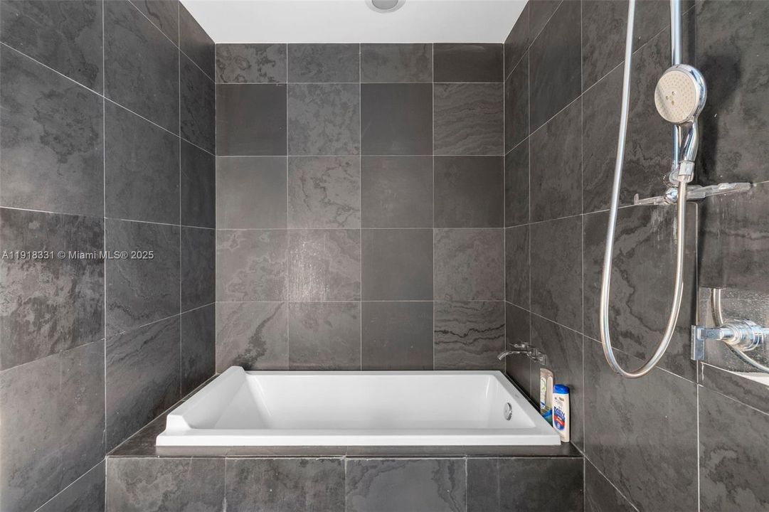 For Sale: $1,299,000 (3 beds, 4 baths, 1694 Square Feet)