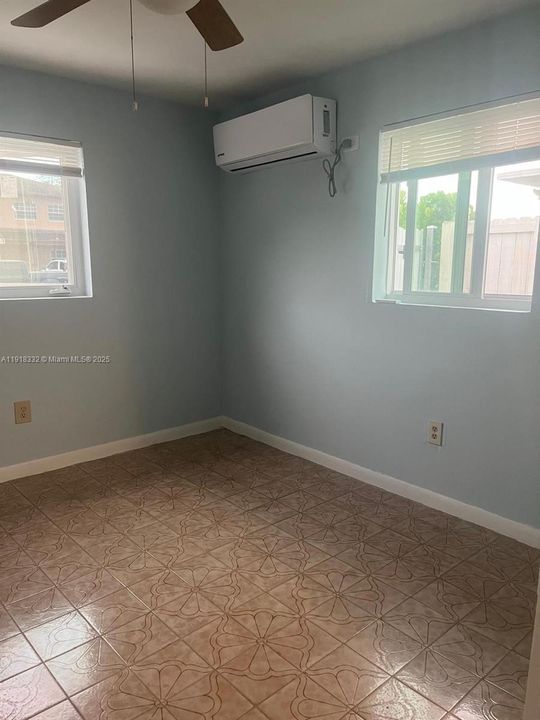 For Rent: $1,500 (1 beds, 1 baths, 300 Square Feet)