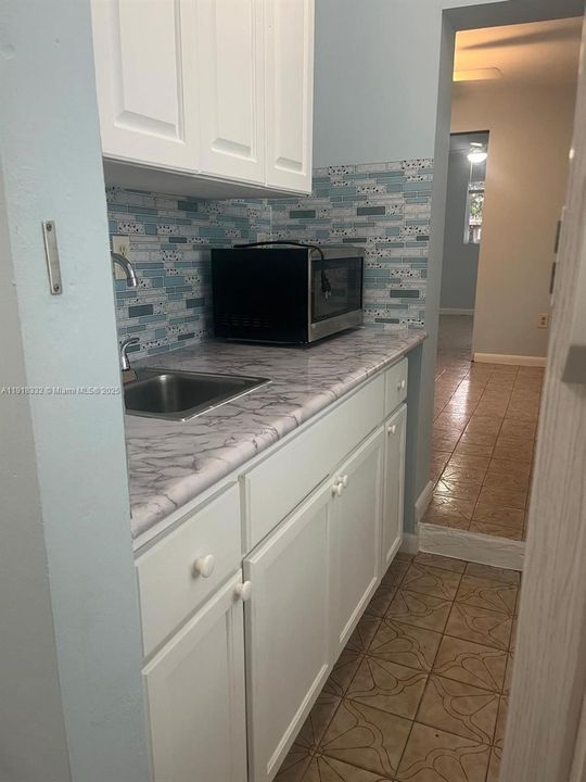 For Rent: $1,500 (1 beds, 1 baths, 300 Square Feet)