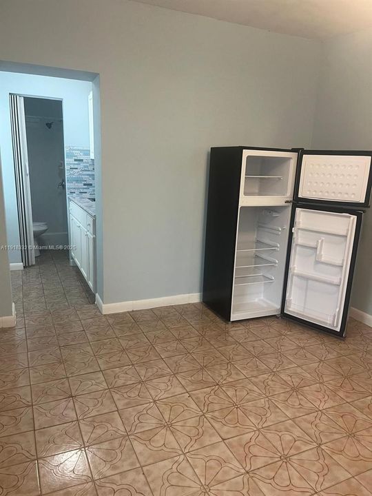 For Rent: $1,500 (1 beds, 1 baths, 300 Square Feet)
