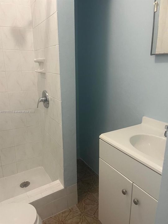 For Rent: $1,500 (1 beds, 1 baths, 300 Square Feet)